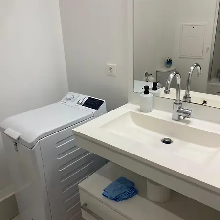 Apartment 80m2, Terrasse Sud, Metro 7 Direction Louvre A 8minutes, Parking Sous-sol, Proche Paris-bercy *