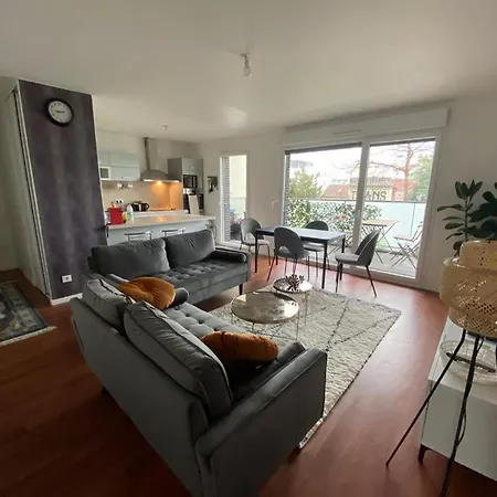 Apartment 80m2, Terrasse Sud, Metro 7 Direction Louvre A 8minutes, Parking Sous-sol, Proche Paris-bercy